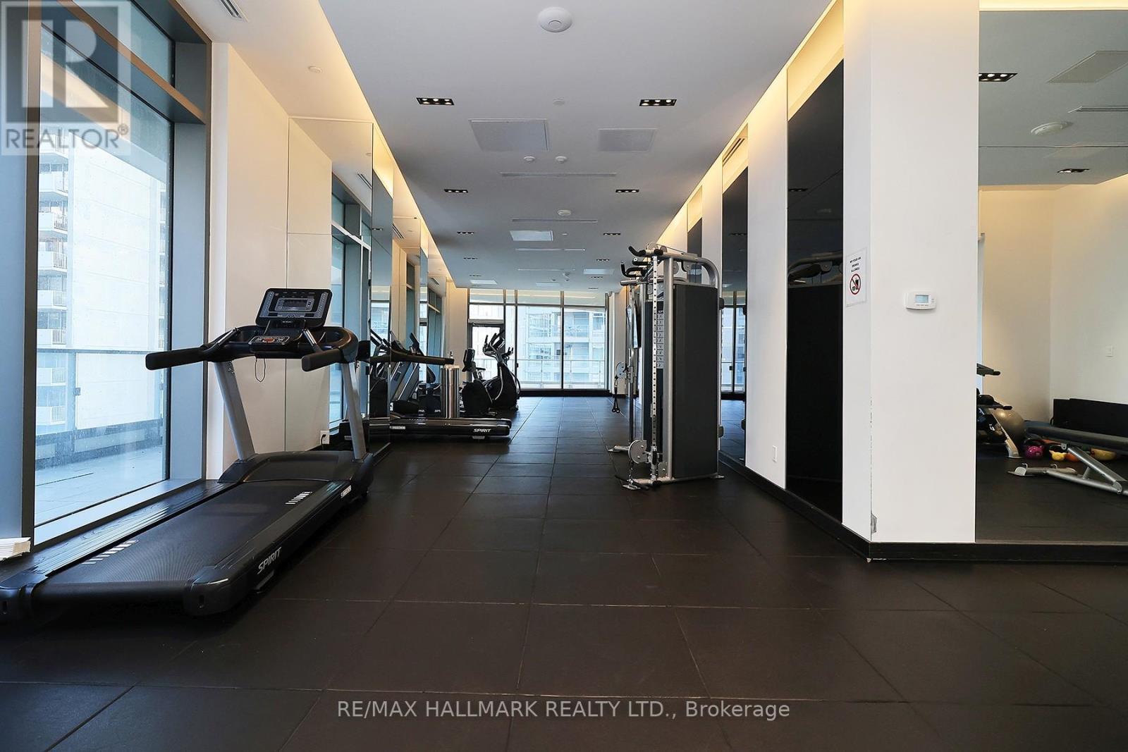 1011 - 2221 Yonge Street, Toronto, ON - Indoor Photo Showing Gym Room