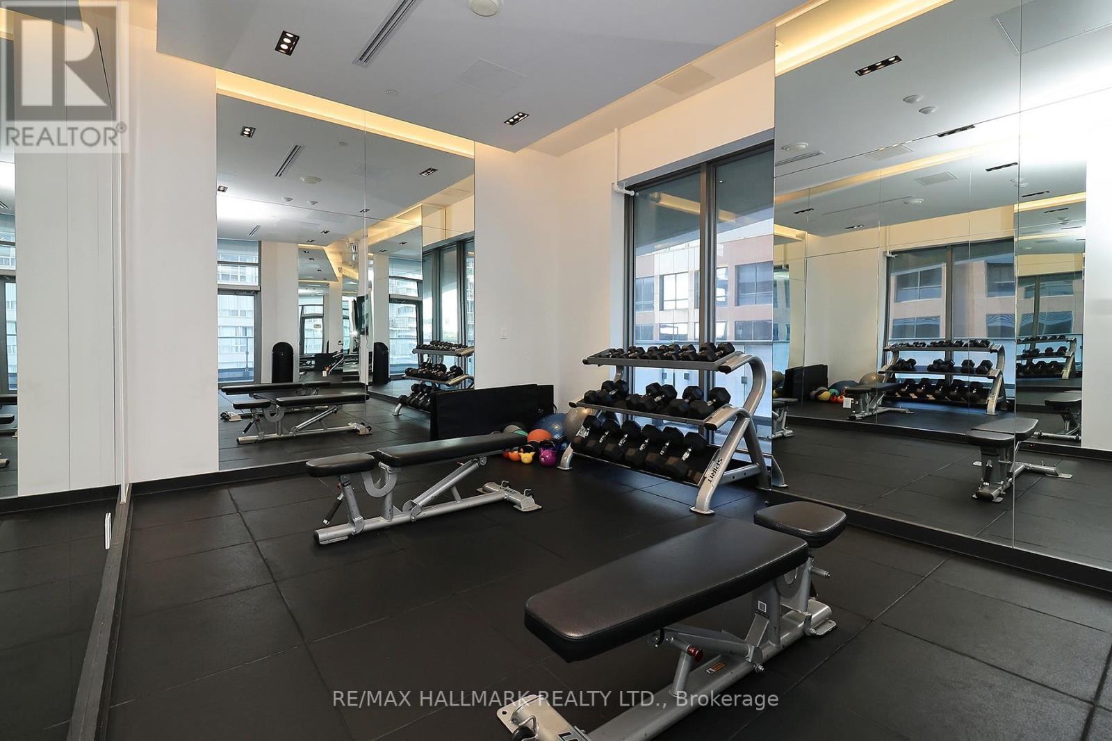 1011 - 2221 Yonge Street, Toronto, ON - Indoor Photo Showing Gym Room