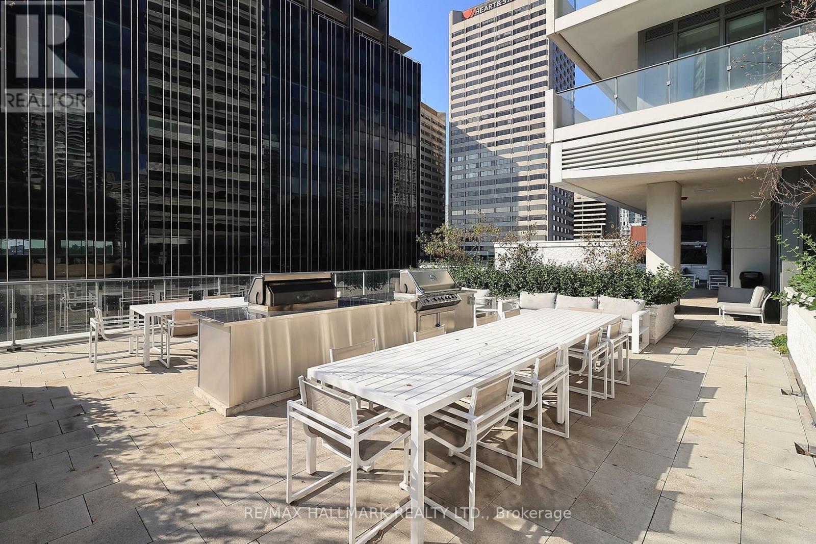 1011 - 2221 Yonge Street, Toronto, ON - Outdoor