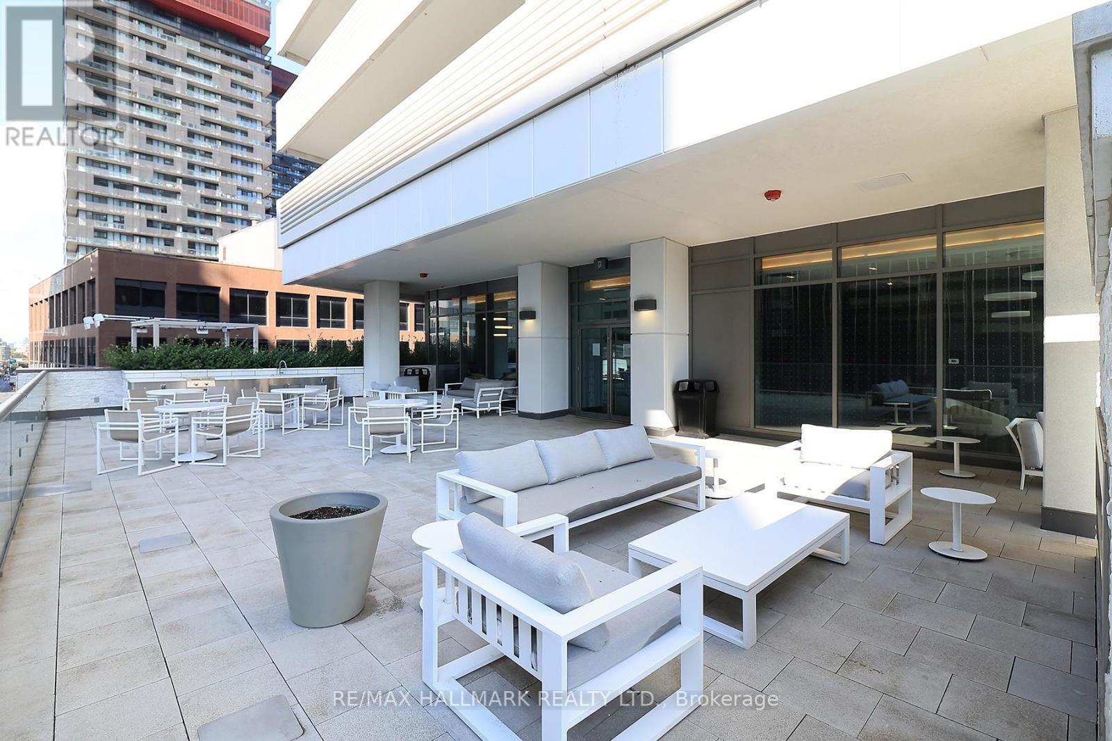 1011 - 2221 Yonge Street, Toronto, ON - Outdoor