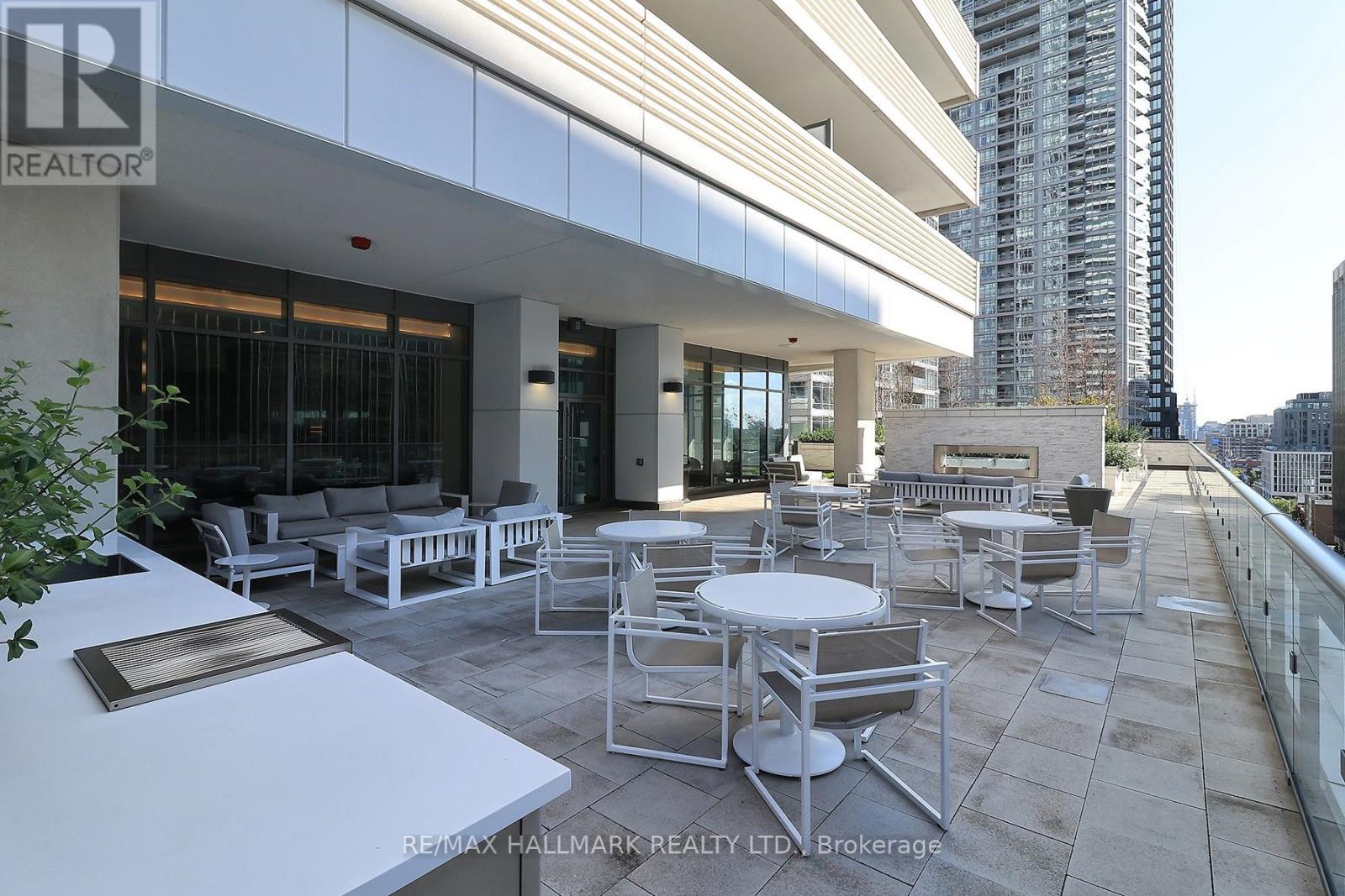 1011 - 2221 Yonge Street, Toronto, ON - Outdoor