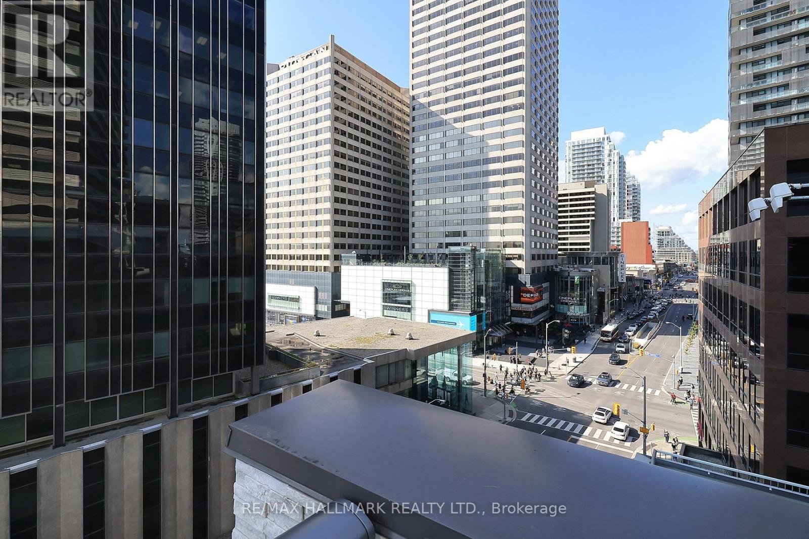 1011 - 2221 Yonge Street, Toronto, ON - Outdoor With Facade