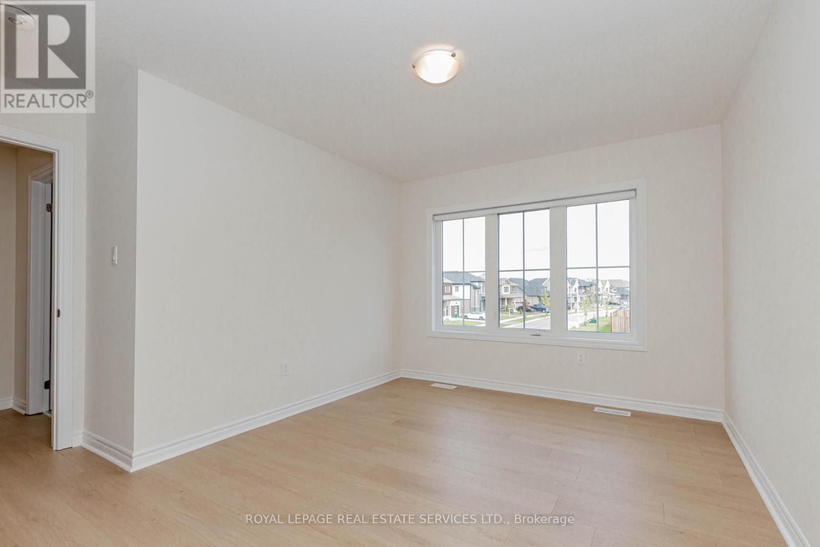 96 Explorer Way W, Thorold, ON - Indoor Photo Showing Other Room