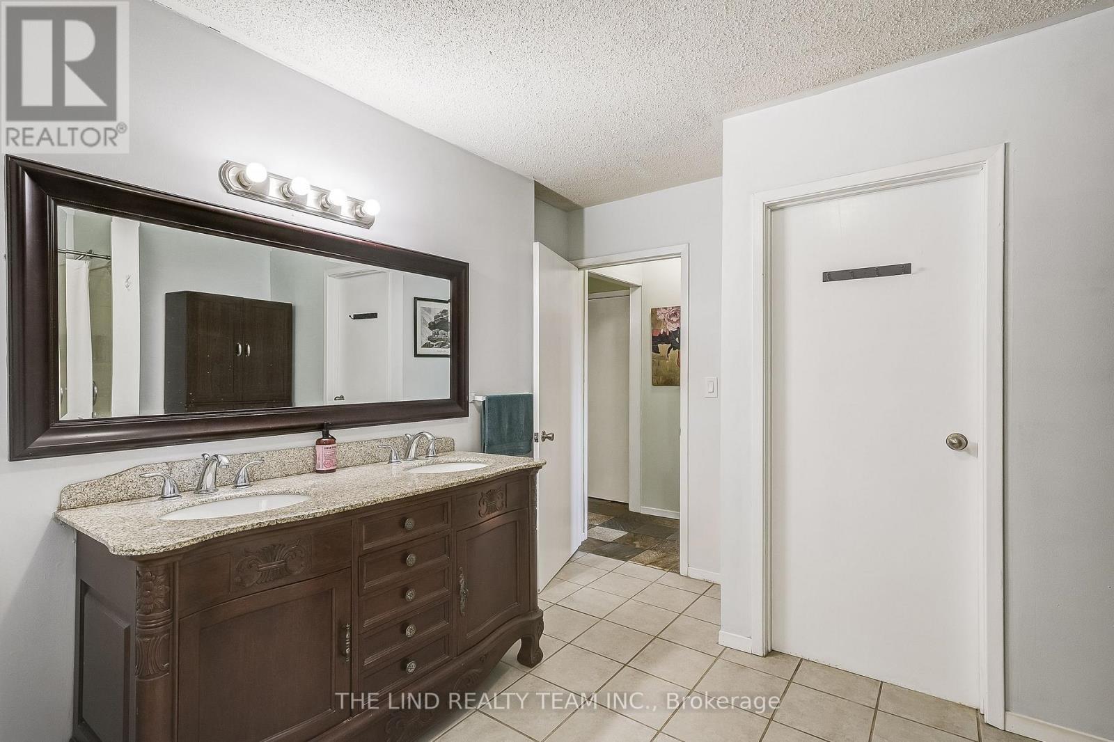 949 Raymond Road, Muskoka Lakes, ON