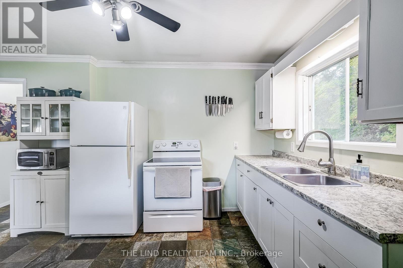 949 Raymond Road, Muskoka Lakes, ON