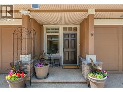 Welcoming front entrance -