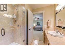 Bathroom on the second level - 4 pc -
