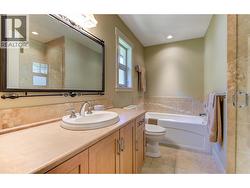 Bathroom on the second level - 4 pc -