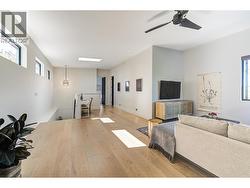 Spacious upper level family room & study lounge -