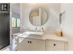 1st upper floor bedroom's Ensuite -