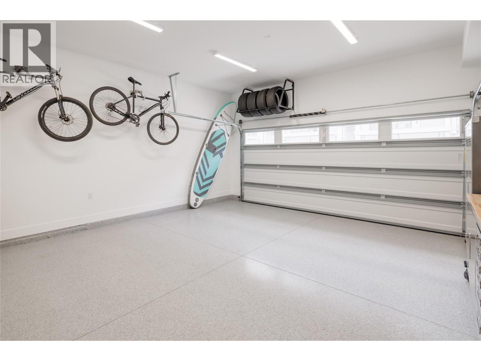 2100 Campbell Place Unit# 160, West Kelowna, BC - Indoor Photo Showing Garage