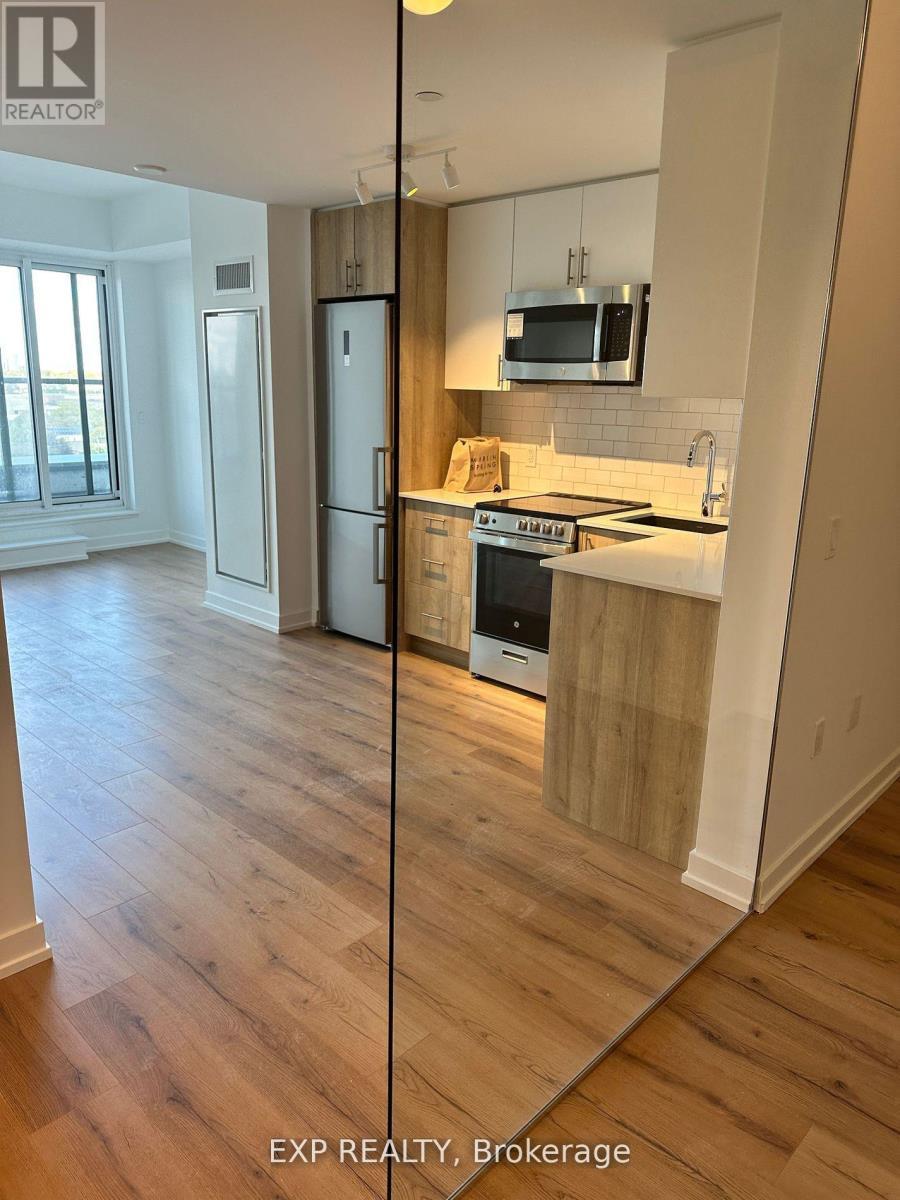903 - 1195 The Queens Way, Toronto, ON - Indoor Photo Showing Kitchen