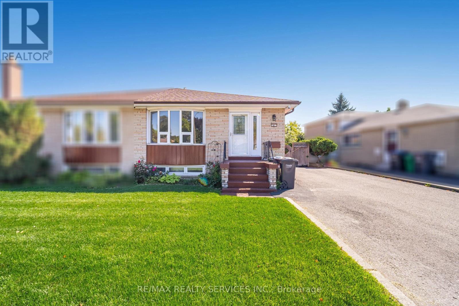 61 Avondale Boulevard, Brampton, ON - Outdoor