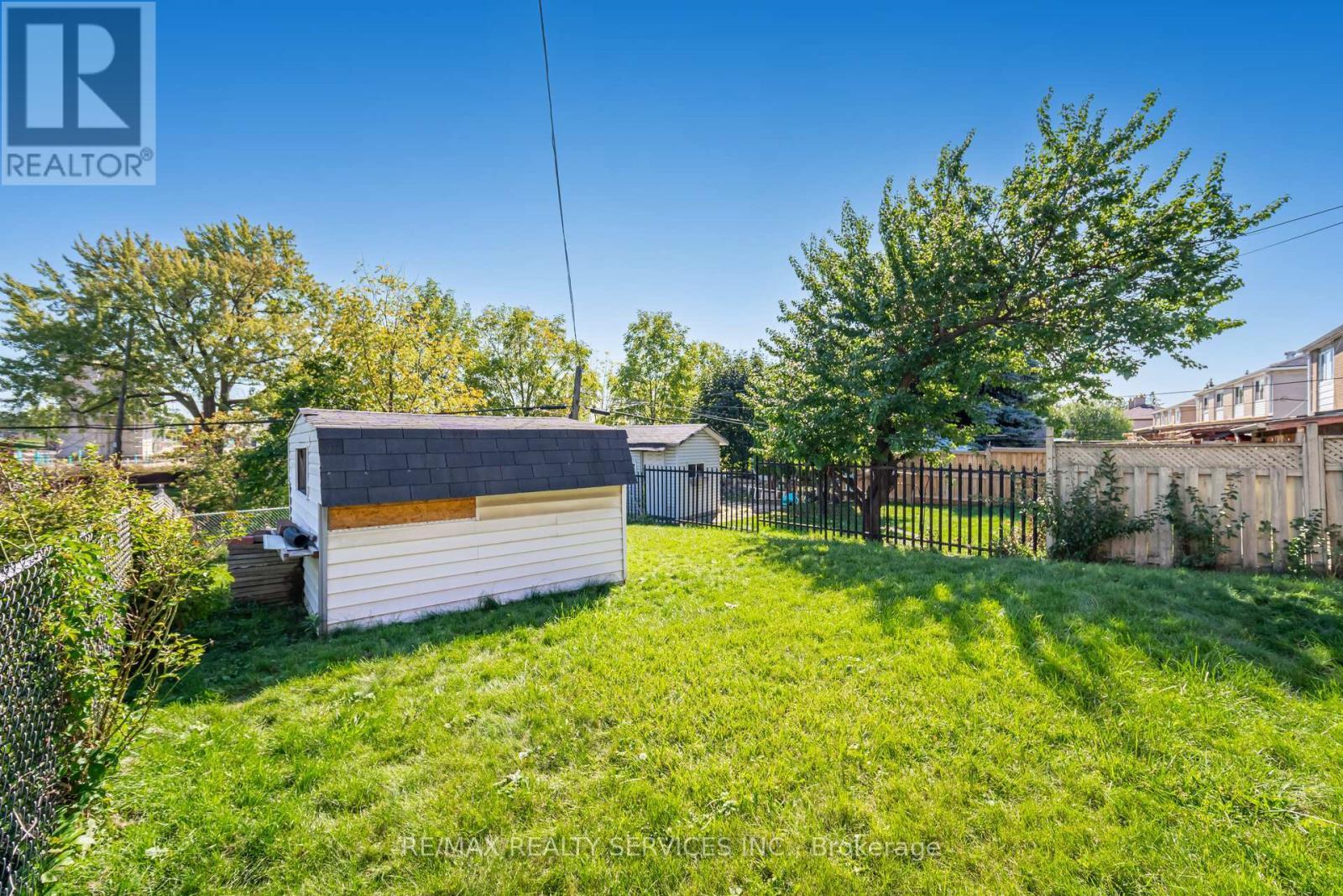 61 Avondale Boulevard, Brampton, ON - Outdoor