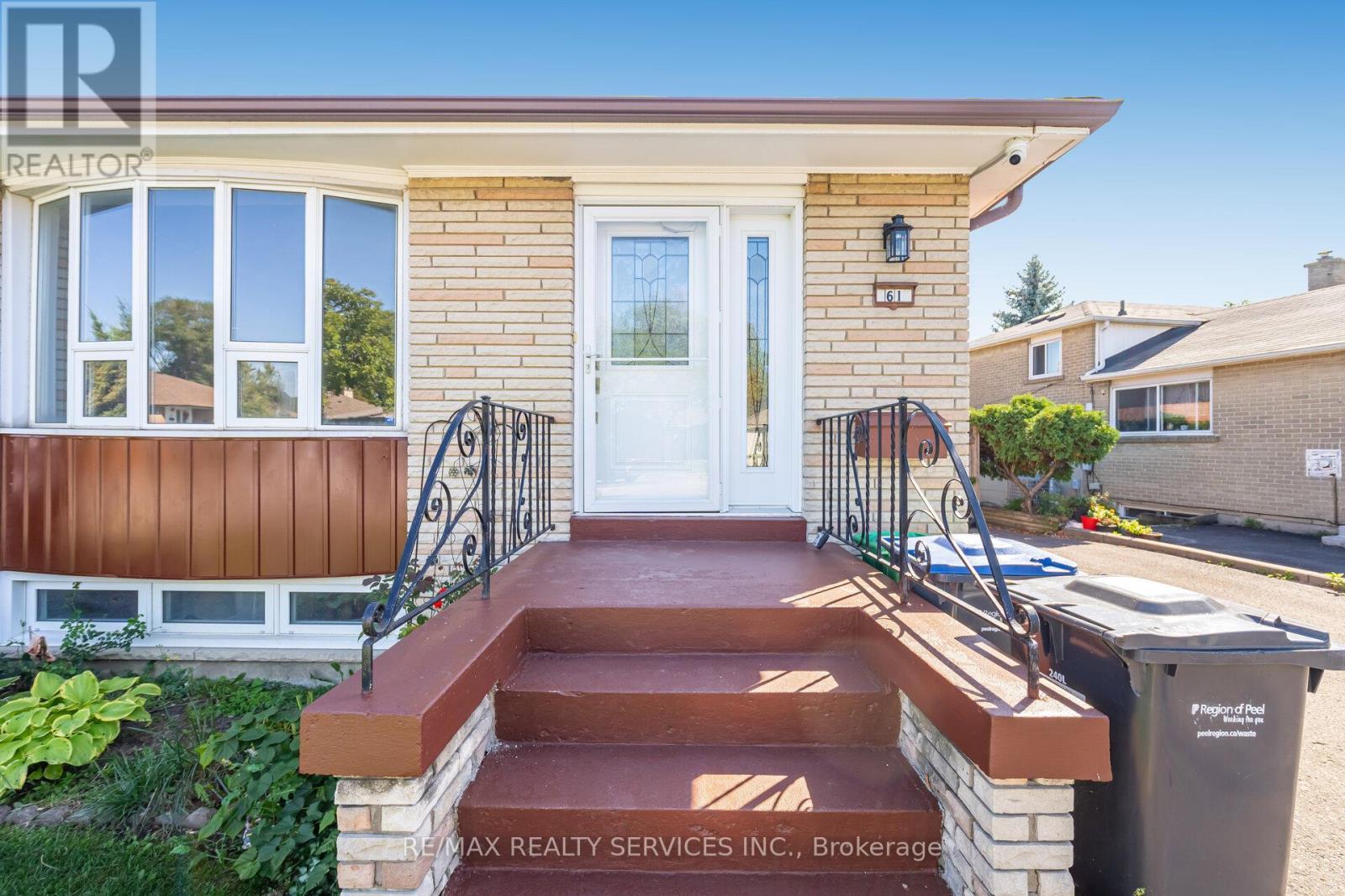 61 Avondale Boulevard, Brampton, ON - Outdoor With Exterior