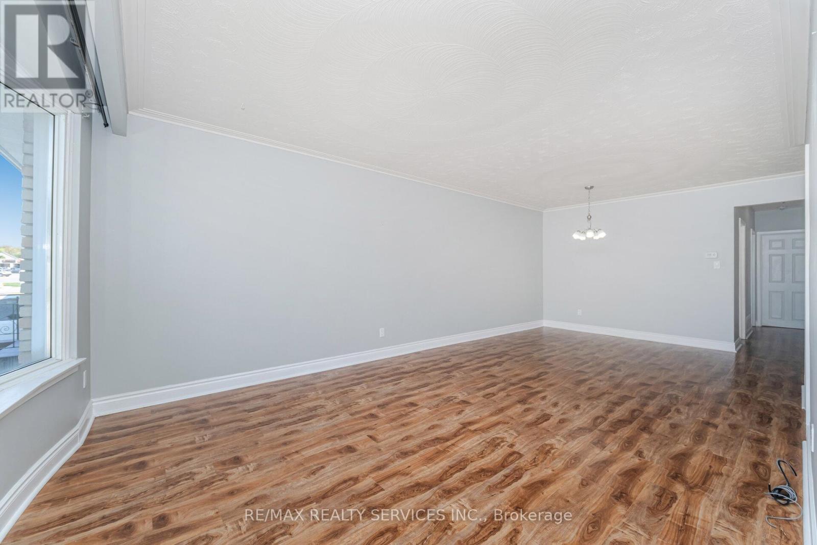 61 Avondale Boulevard, Brampton, ON - Indoor Photo Showing Other Room