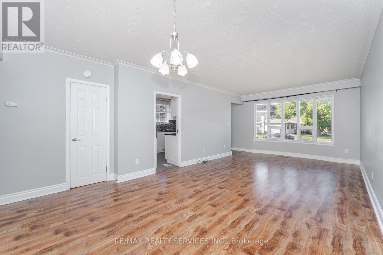 61 Avondale Boulevard, Brampton, ON - Indoor