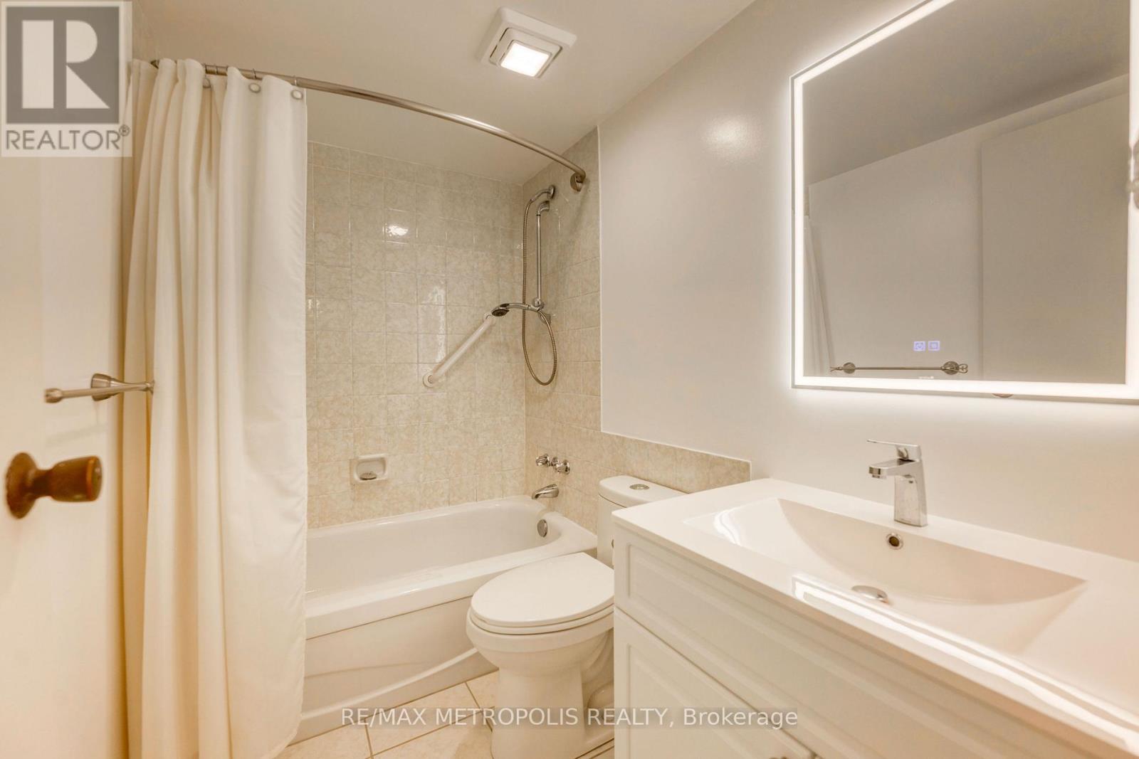 1306 - 155 Front Street N, Sarnia, ON - Indoor Photo Showing Bathroom