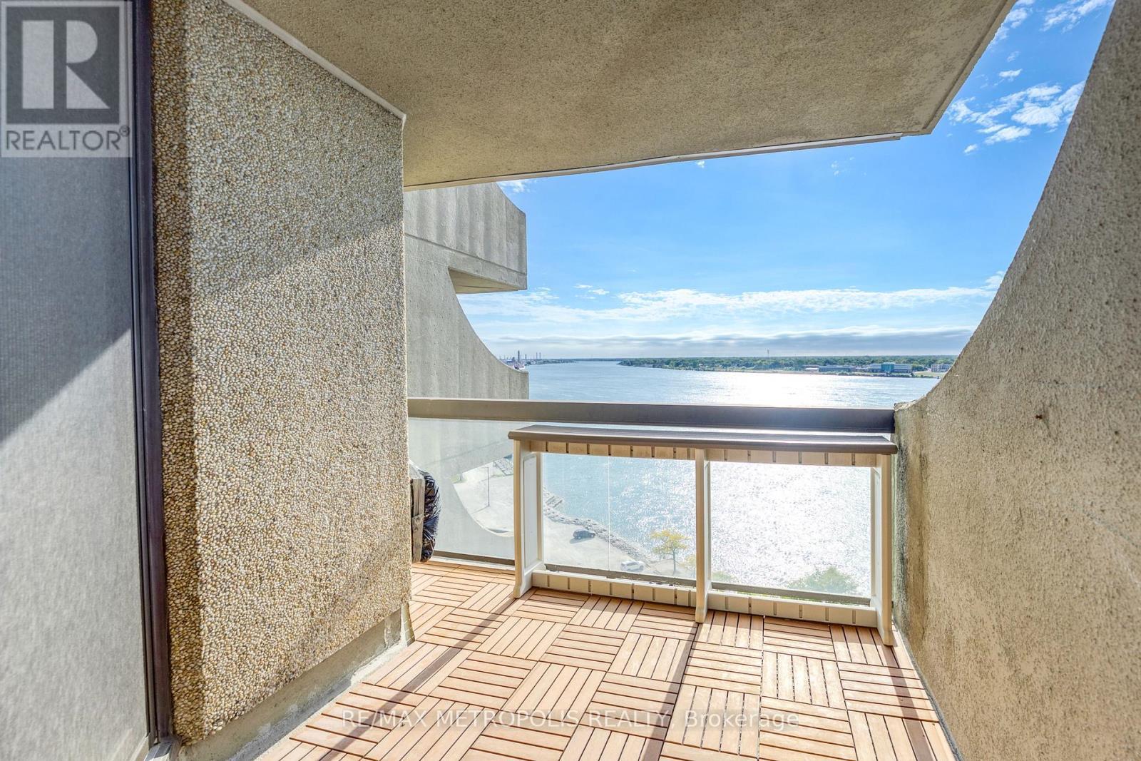 1306 - 155 Front Street N, Sarnia, ON - With Balcony With Exterior