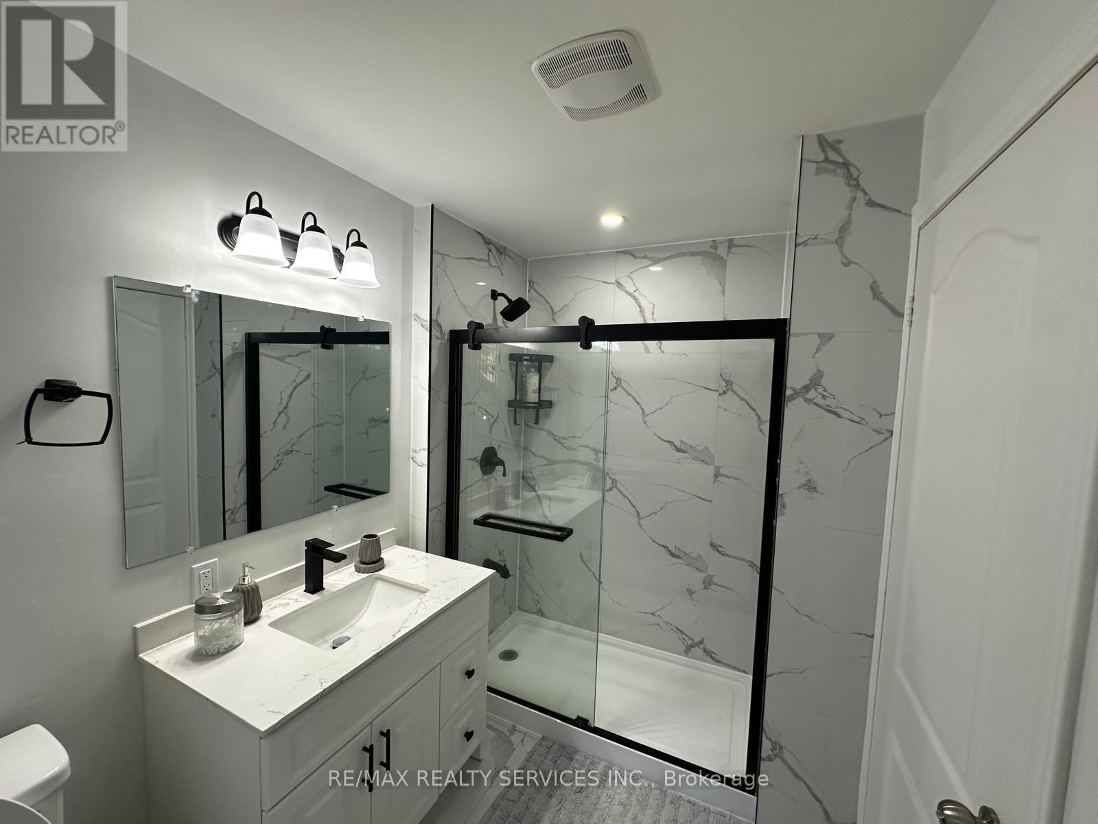 Unit 1 - 6903 Cumberland Court, Niagara Falls, ON - Indoor Photo Showing Bathroom