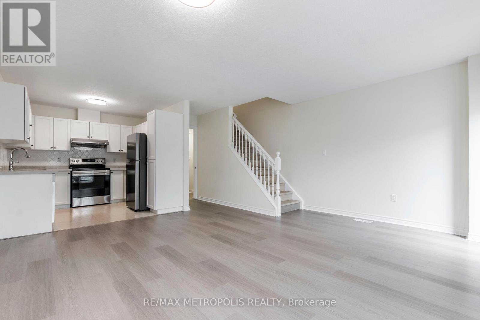 C16 - 619 Wild Ginger Avenue, Waterloo, ON - Indoor Photo Showing Kitchen