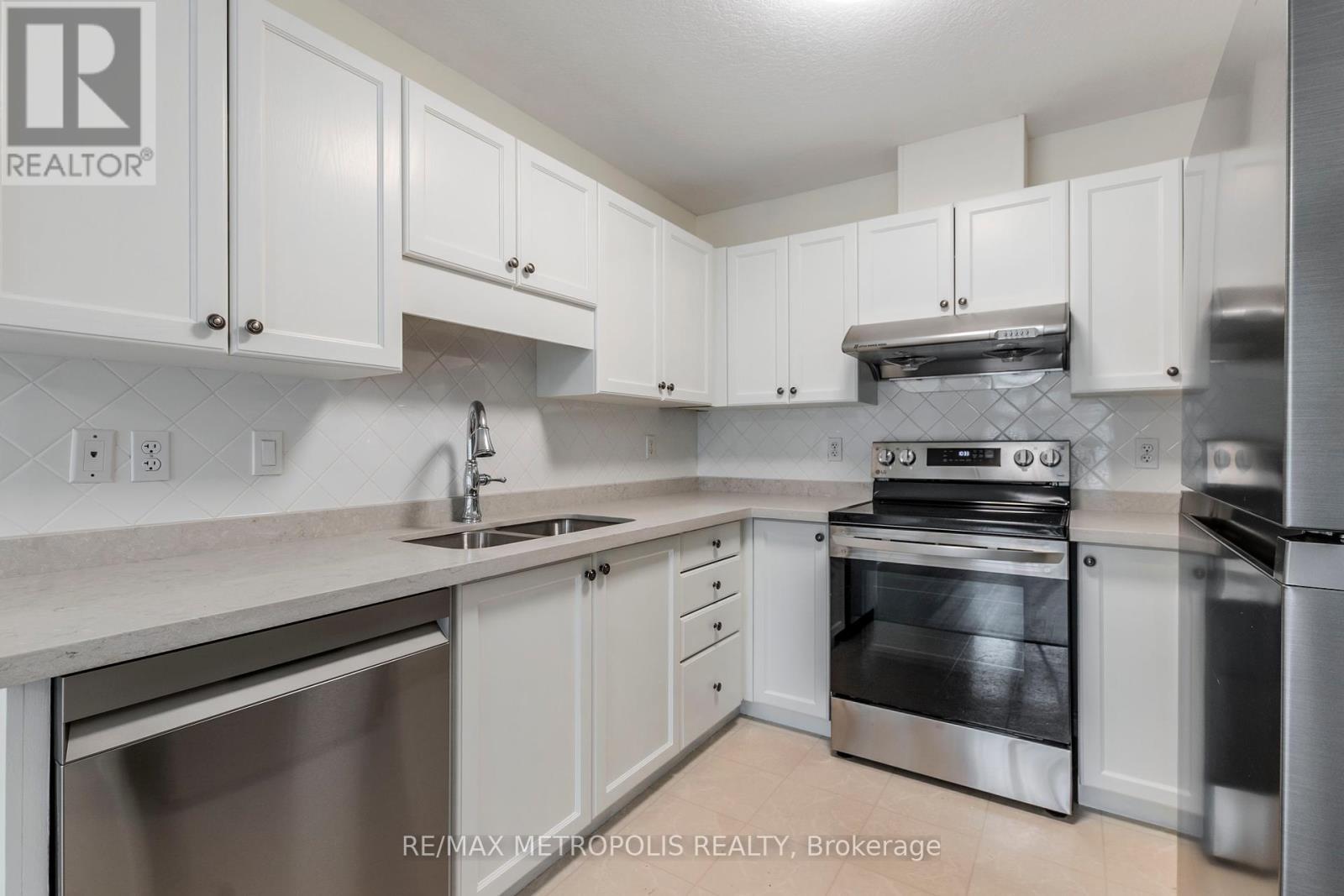 C16 - 619 Wild Ginger Avenue, Waterloo, ON - Indoor Photo Showing Kitchen With Double Sink
