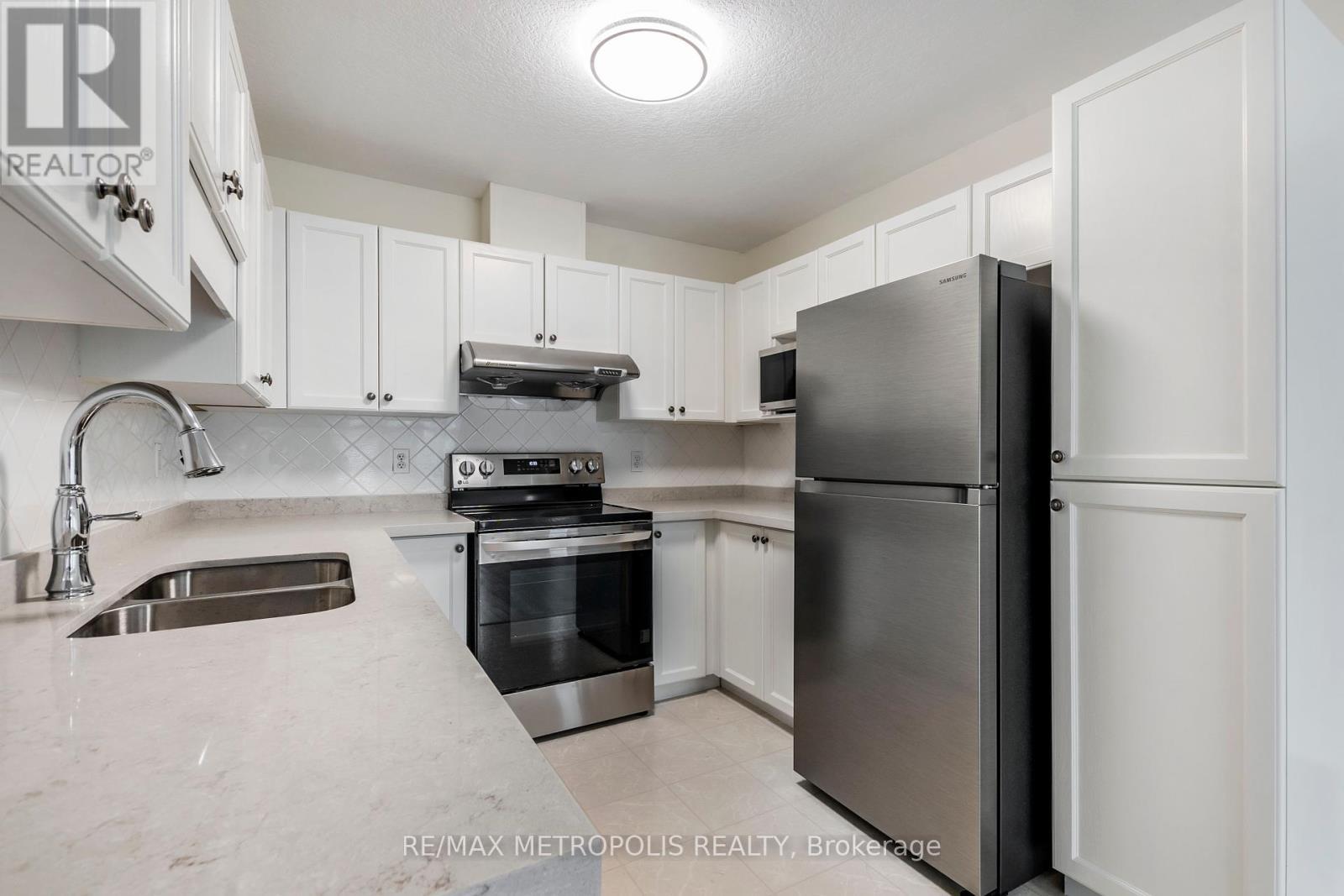 C16 - 619 Wild Ginger Avenue, Waterloo, ON - Indoor Photo Showing Kitchen With Double Sink