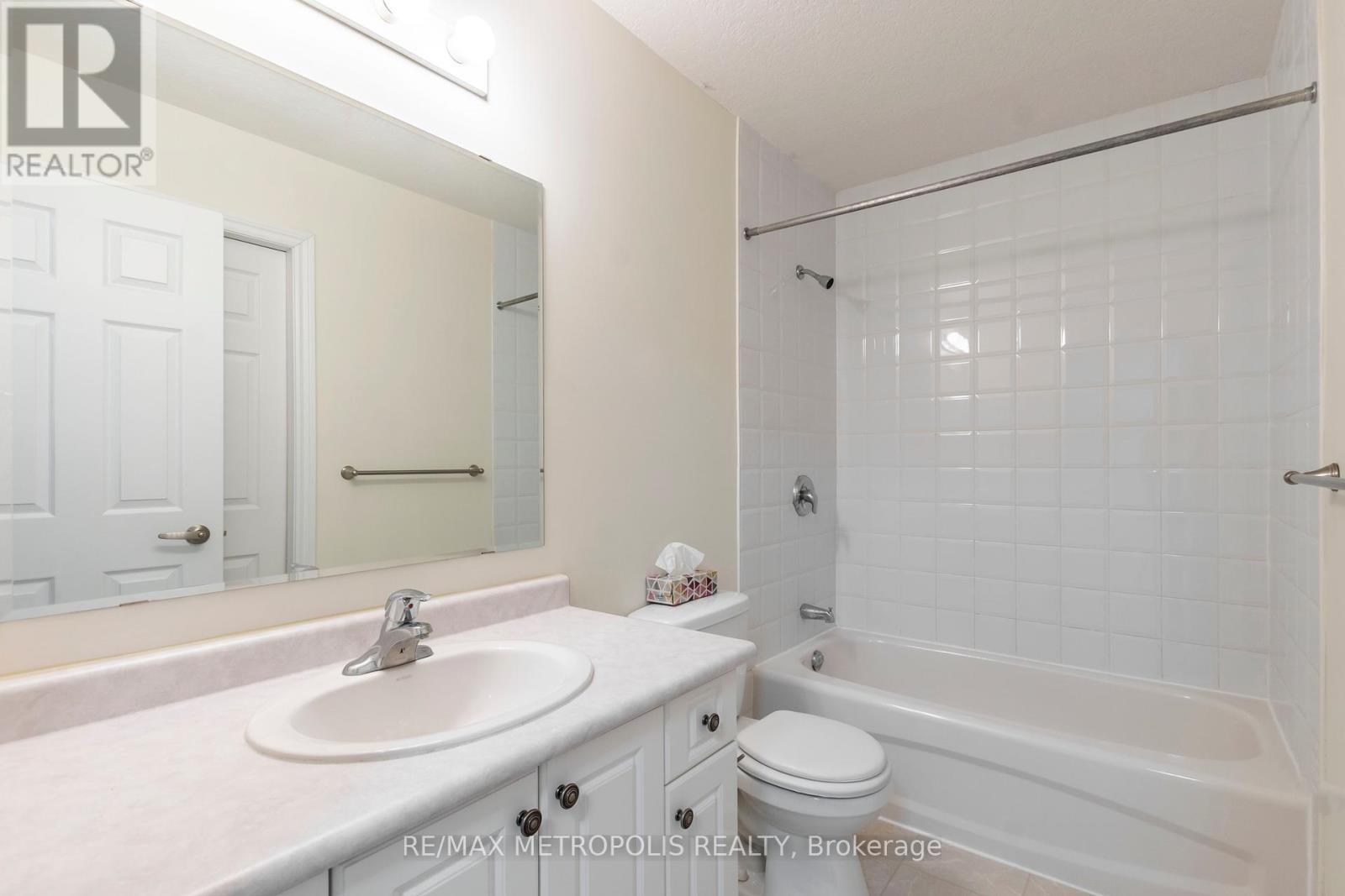 C16 - 619 Wild Ginger Avenue, Waterloo, ON - Indoor Photo Showing Bathroom