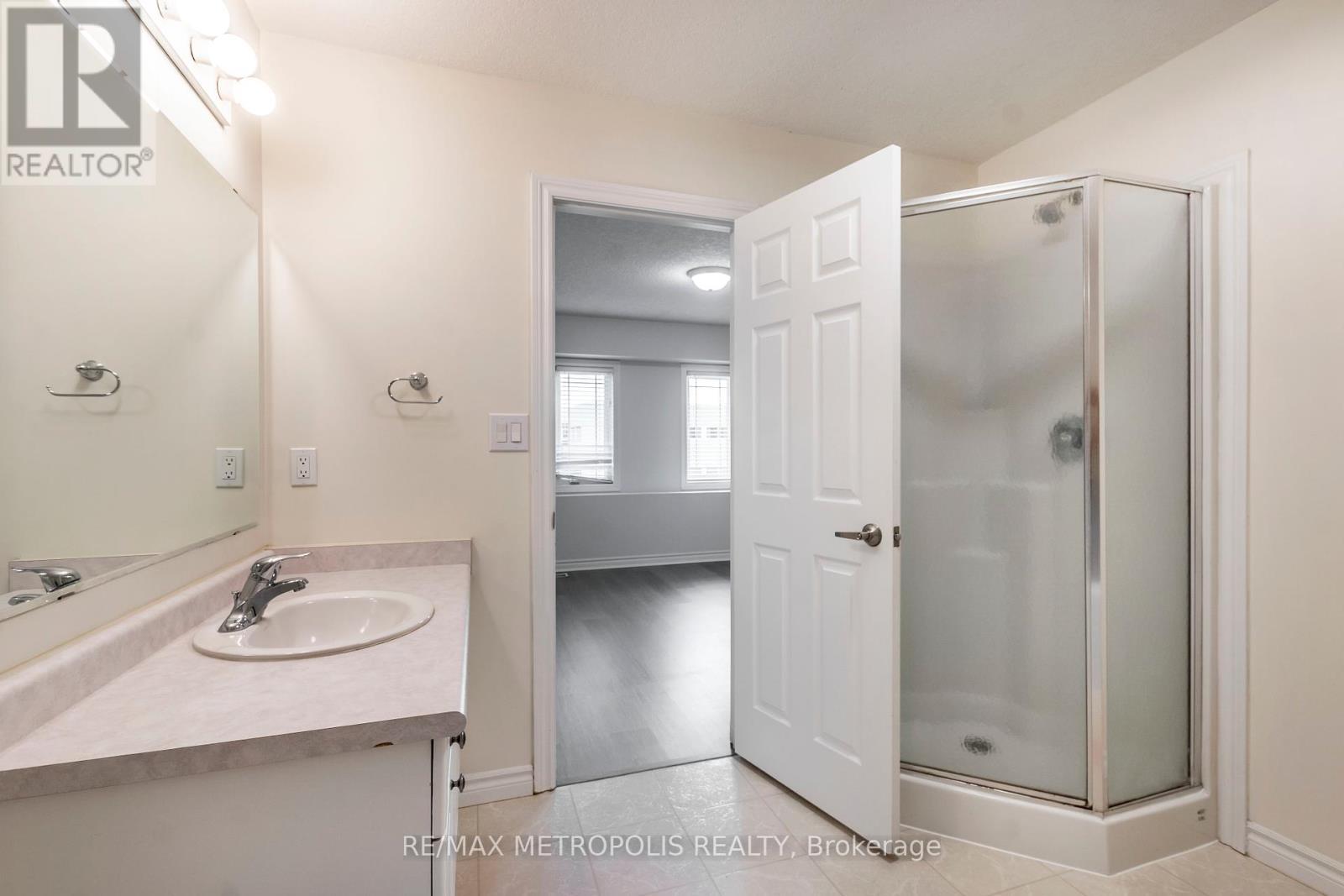 C16 - 619 Wild Ginger Avenue, Waterloo, ON - Indoor Photo Showing Bathroom