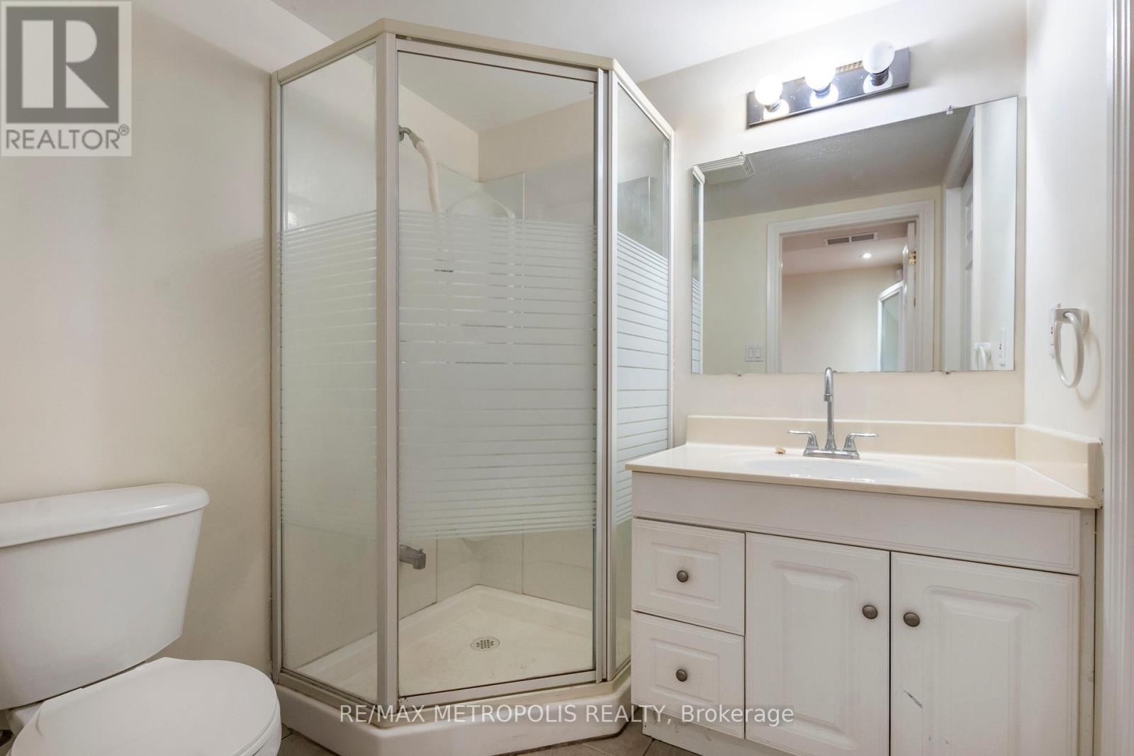 C16 - 619 Wild Ginger Avenue, Waterloo, ON - Indoor Photo Showing Bathroom