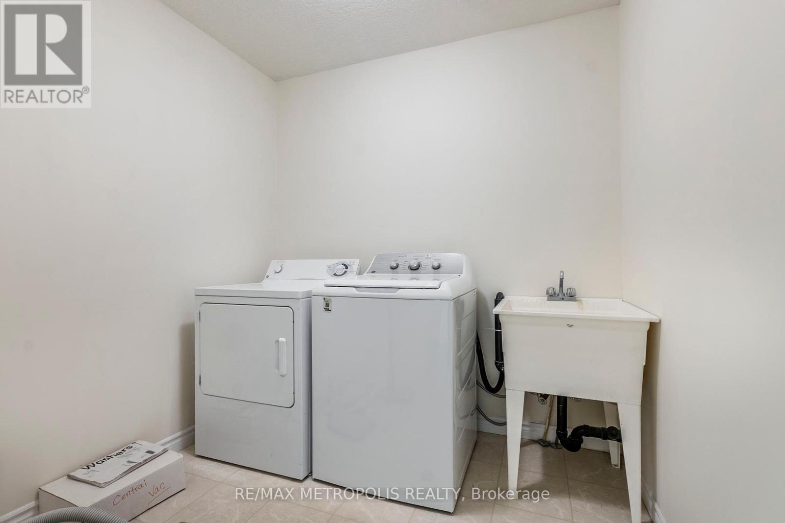 C16 - 619 Wild Ginger Avenue, Waterloo, ON - Indoor Photo Showing Laundry Room