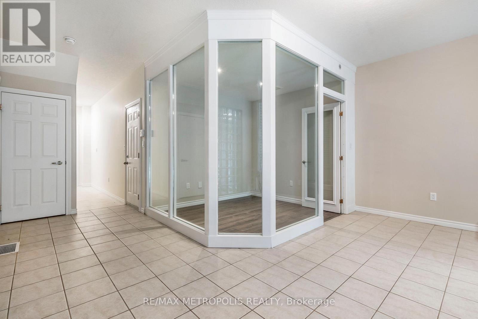 C16 - 619 Wild Ginger Avenue, Waterloo, ON - Indoor Photo Showing Other Room