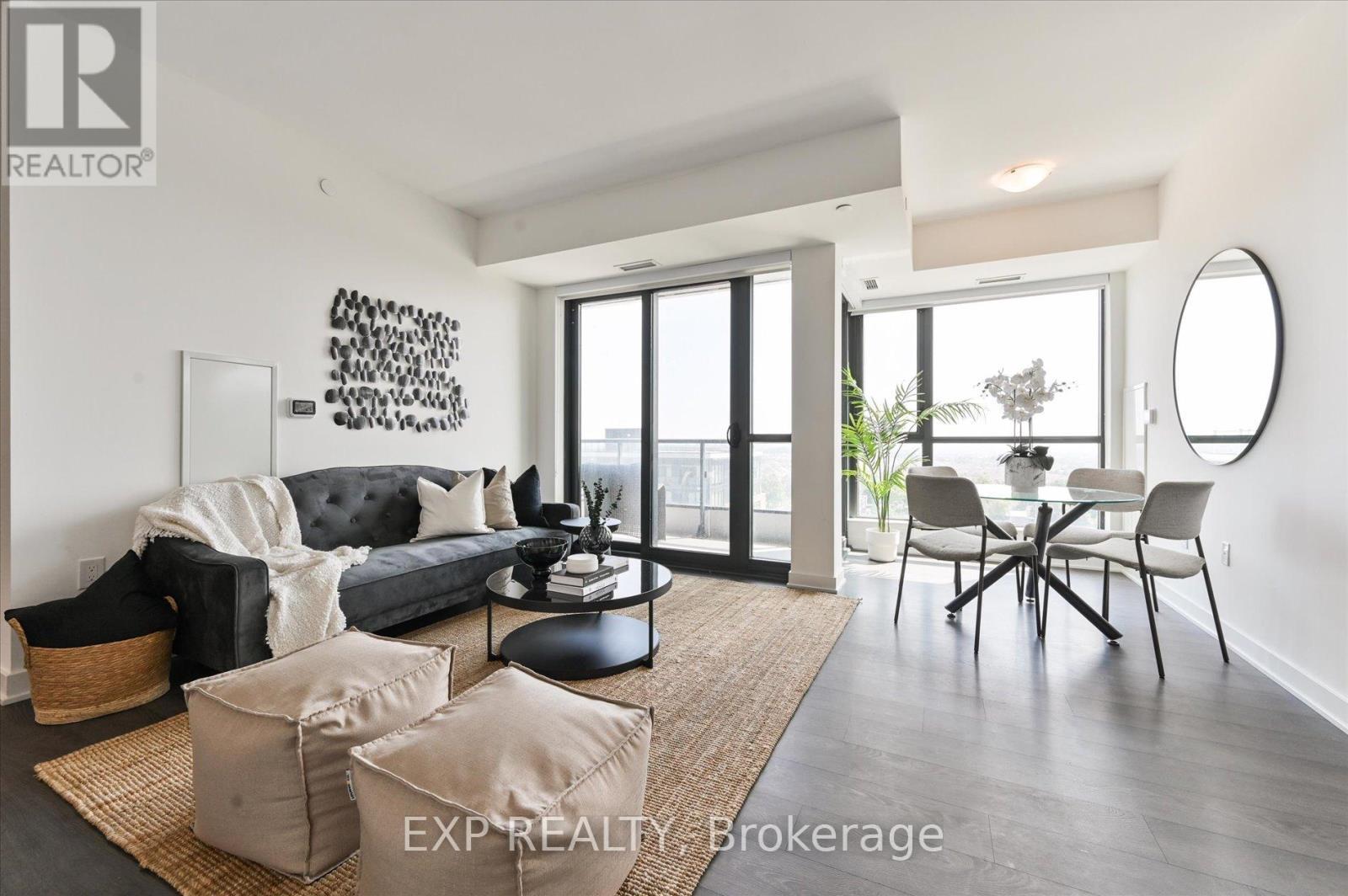 1006 - 120 Eagle Rock Way, Vaughan, ON - Indoor Photo Showing Living Room