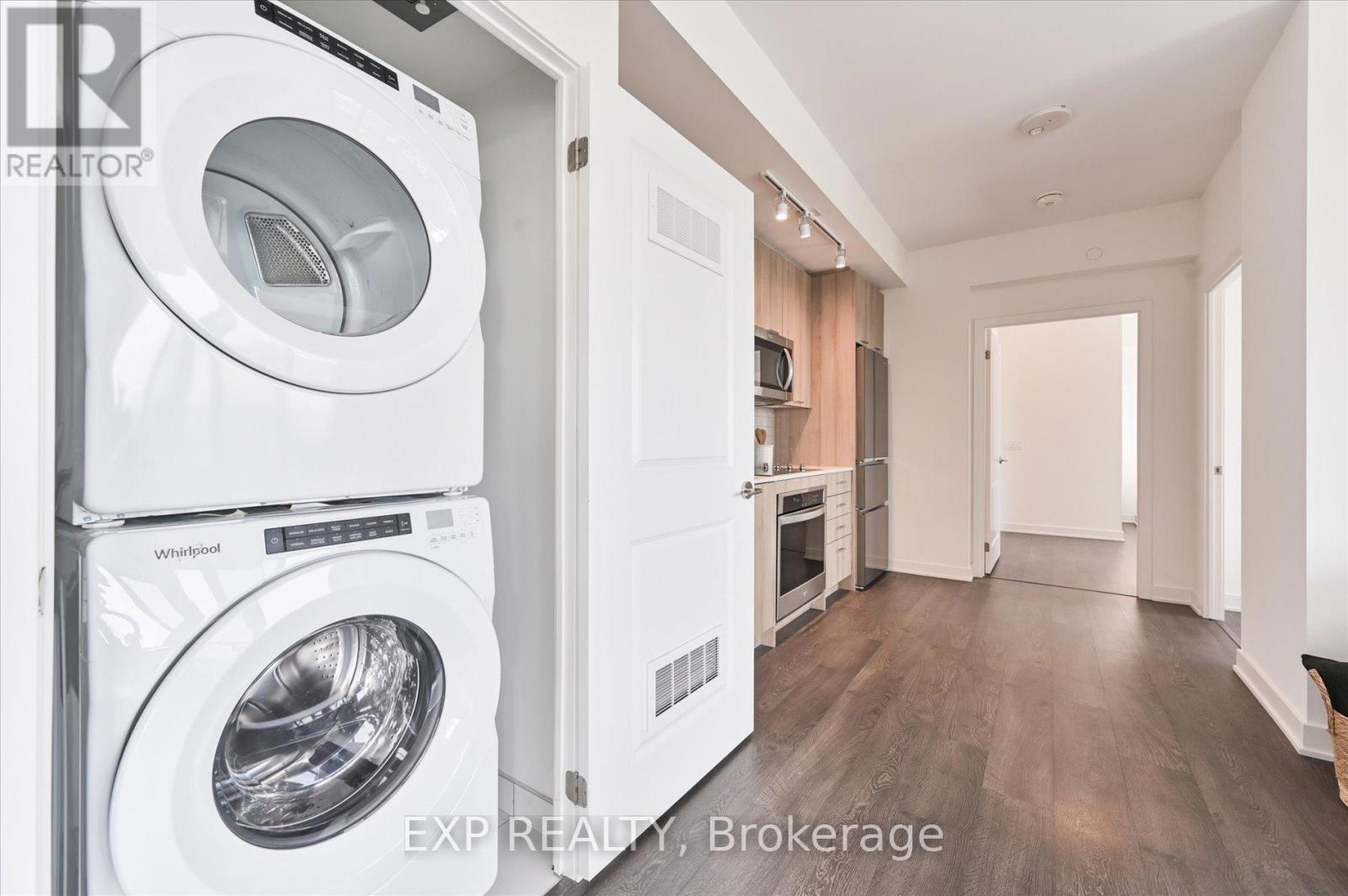 1006 - 120 Eagle Rock Way, Vaughan, ON - Indoor Photo Showing Laundry Room