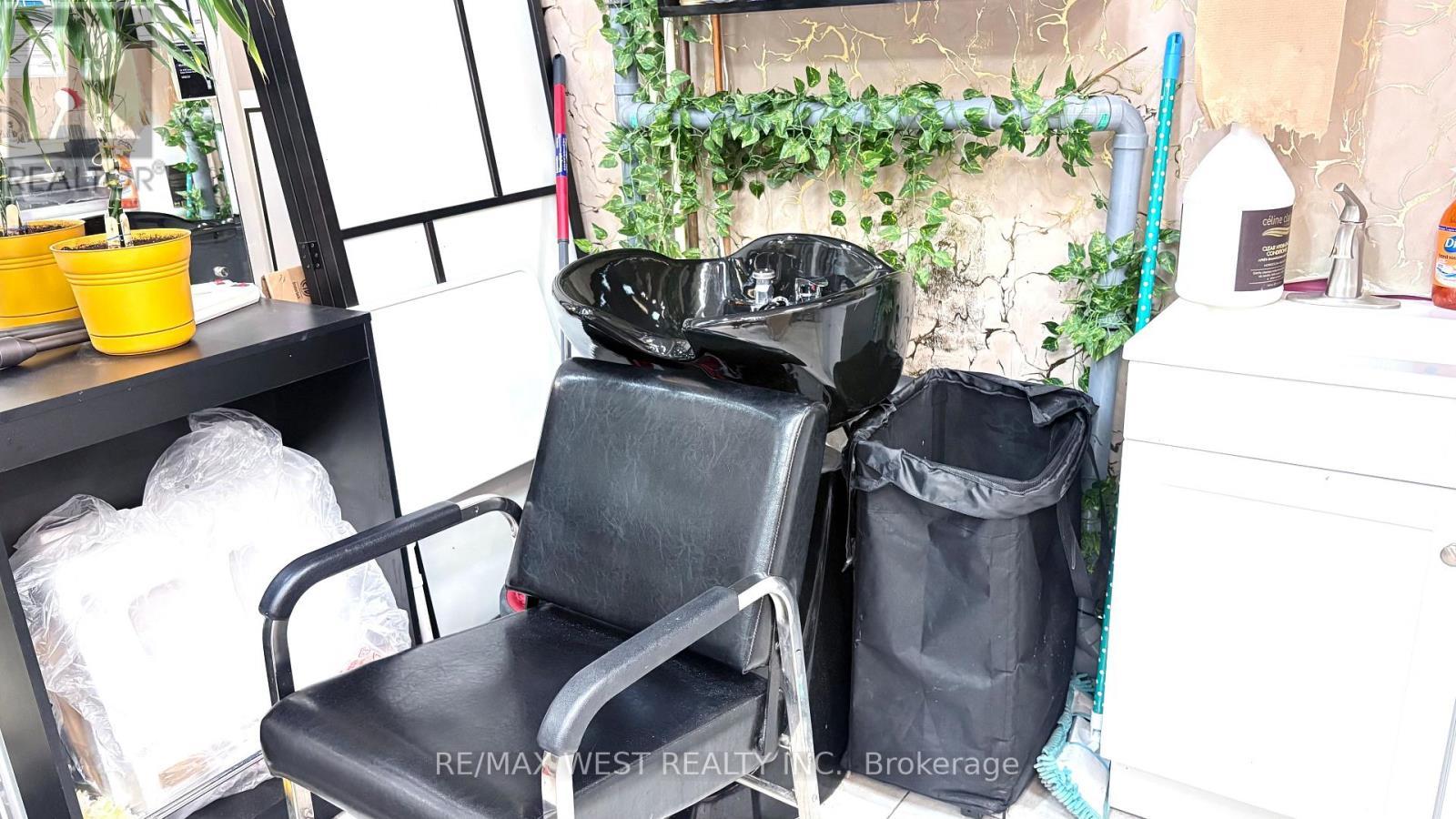 104 - 7181 Yonge Street, Markham, ON