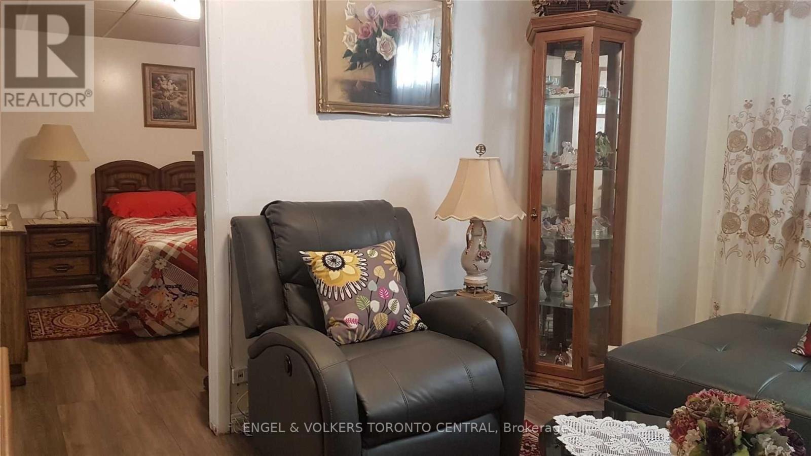 Bsmt - 9 Shademaster Court, Toronto, ON - Indoor Photo Showing Other Room