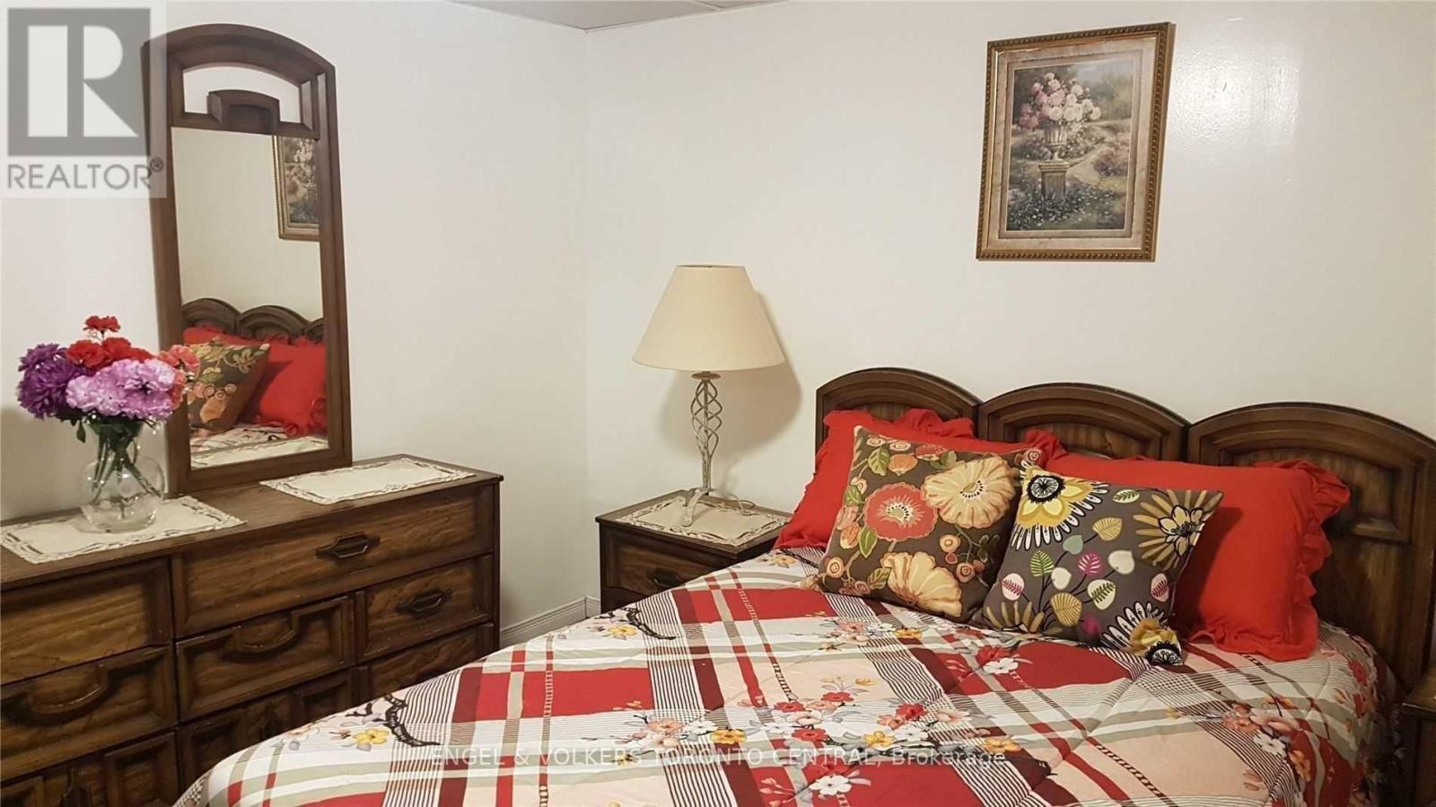 Bsmt - 9 Shademaster Court, Toronto, ON - Indoor Photo Showing Bedroom