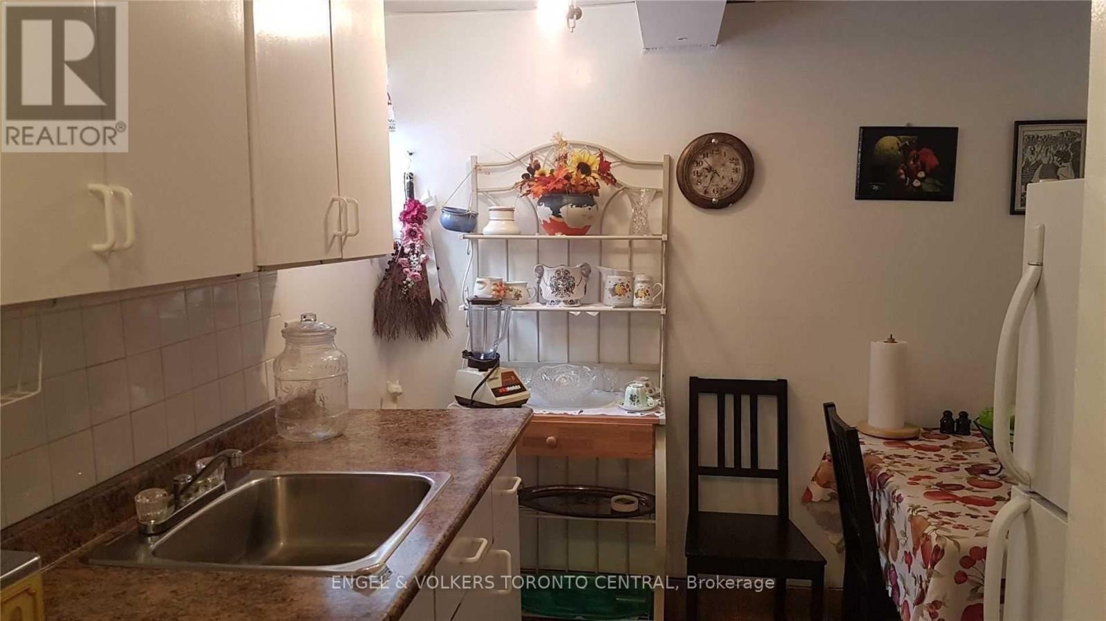 Bsmt - 9 Shademaster Court, Toronto, ON - Indoor Photo Showing Other Room