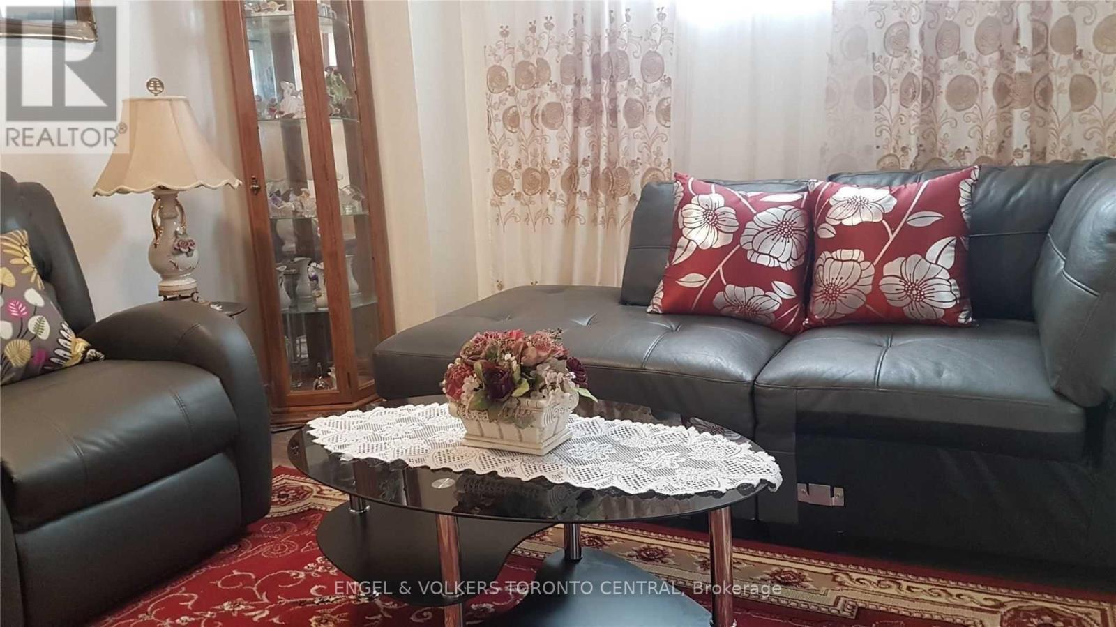 Bsmt - 9 Shademaster Court, Toronto, ON - Indoor Photo Showing Living Room