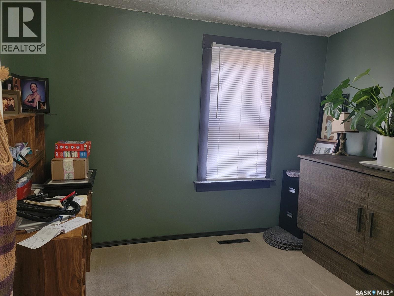 406 1St Street E, Wilkie, SK - Indoor