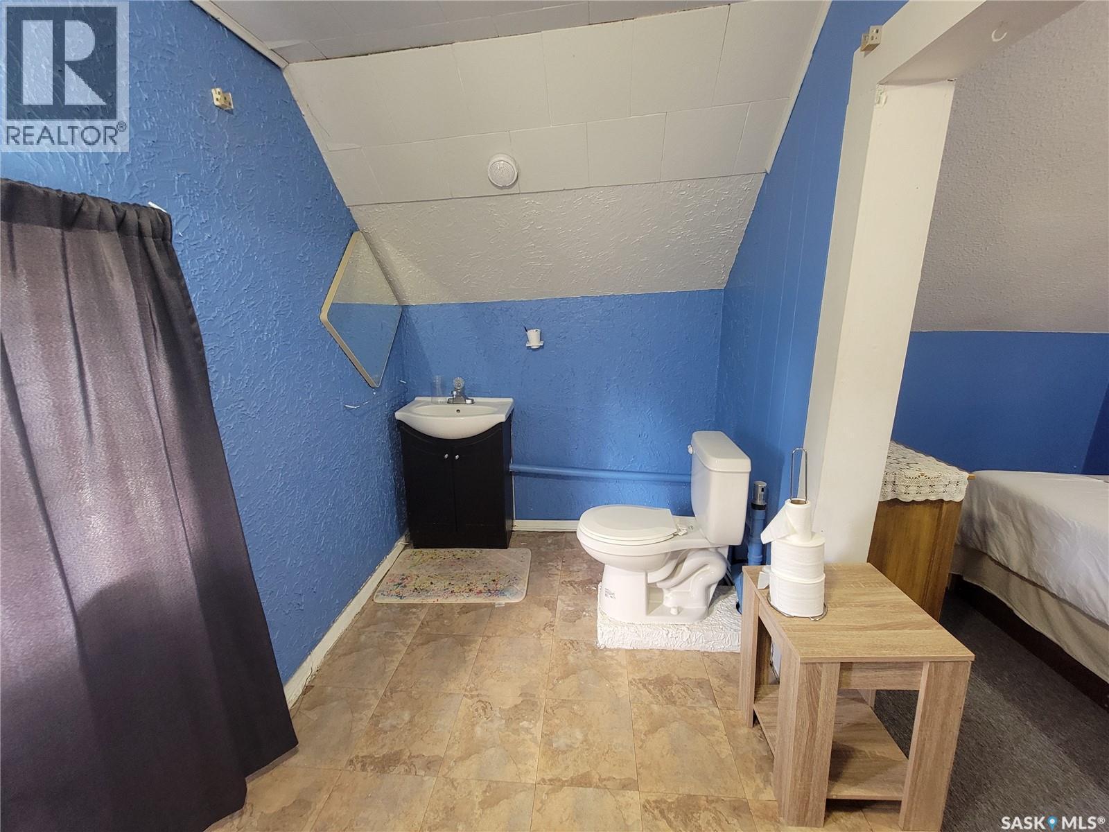 406 1St Street E, Wilkie, SK - Indoor