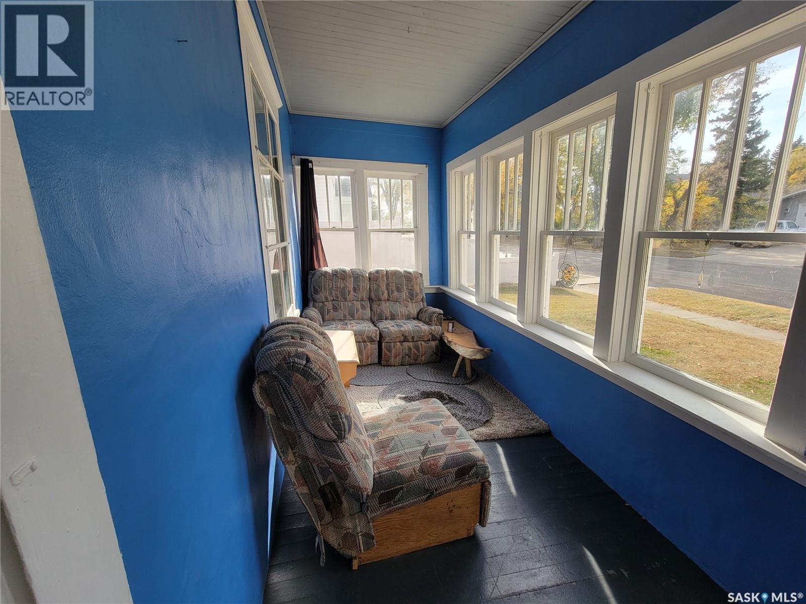 406 1St Street E, Wilkie, SK - Indoor