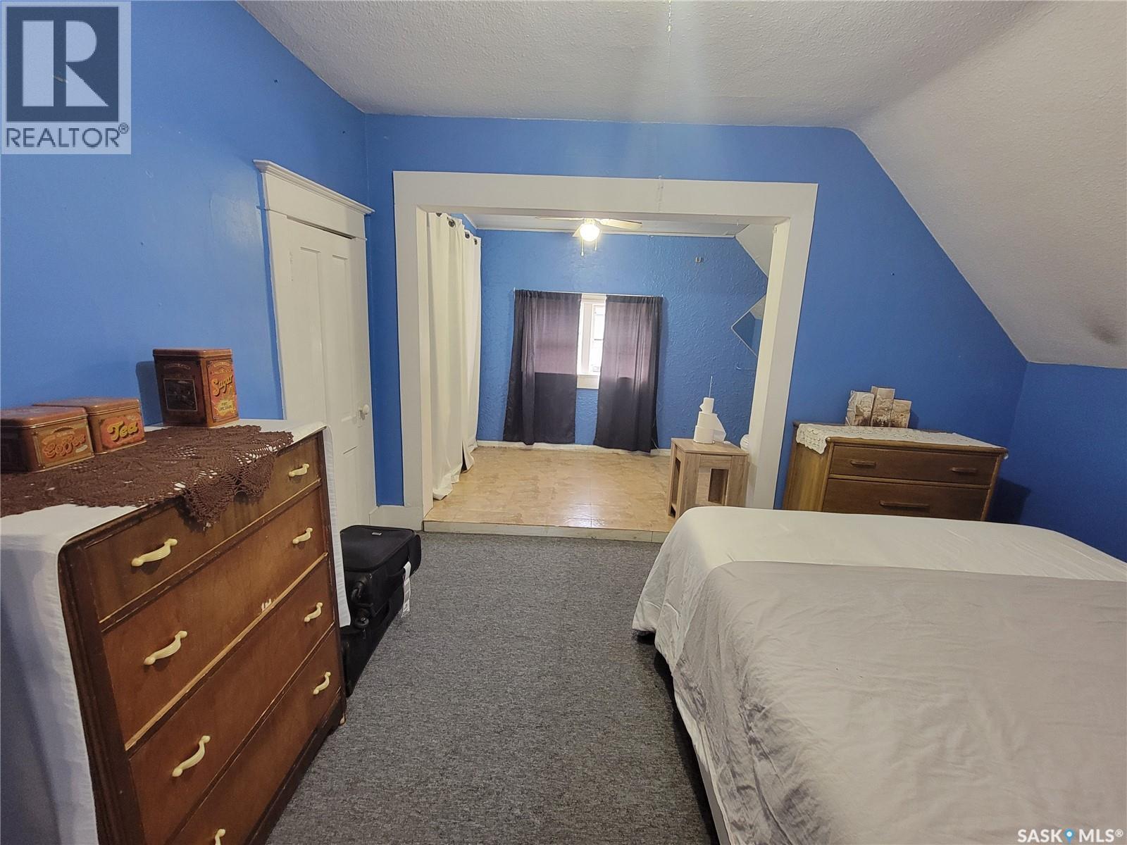 406 1St Street E, Wilkie, SK - Indoor Photo Showing Bedroom
