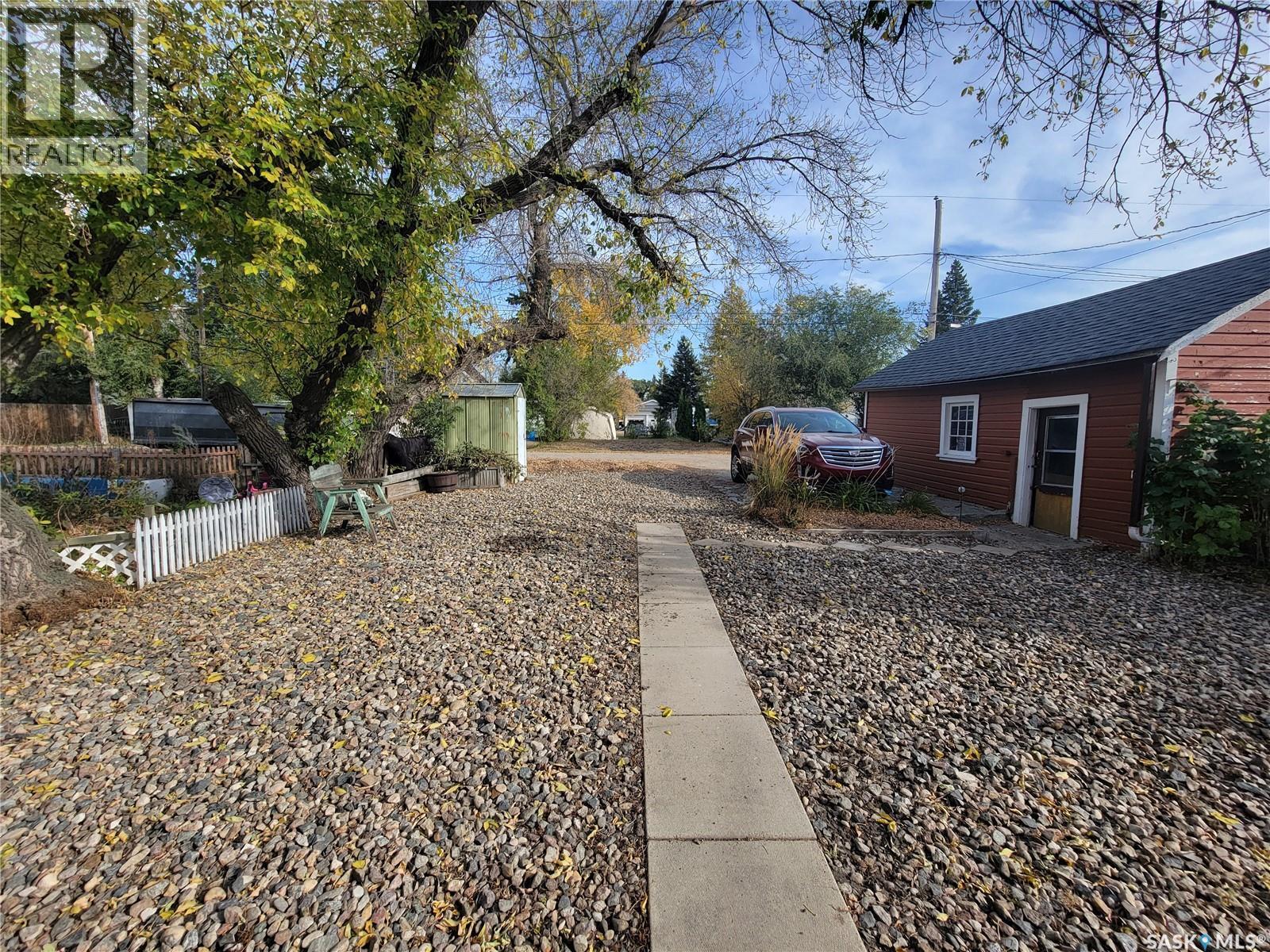 406 1St Street E, Wilkie, SK - Outdoor