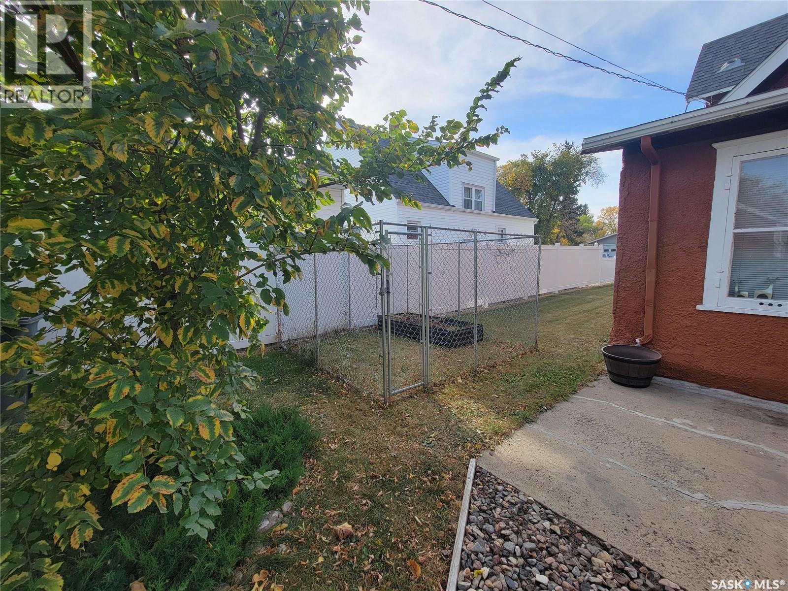 406 1St Street E, Wilkie, SK - Outdoor