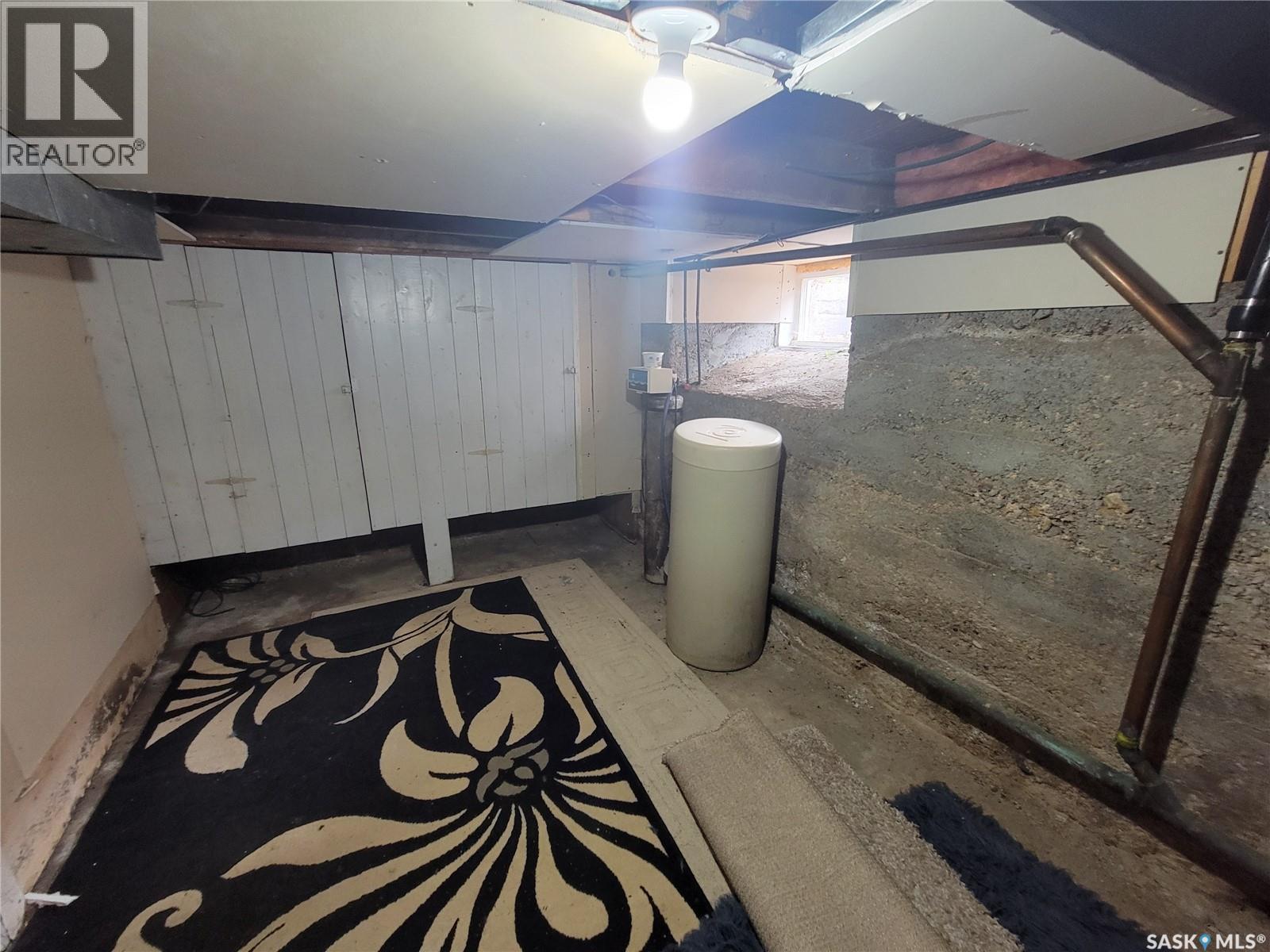 406 1St Street E, Wilkie, SK - Indoor