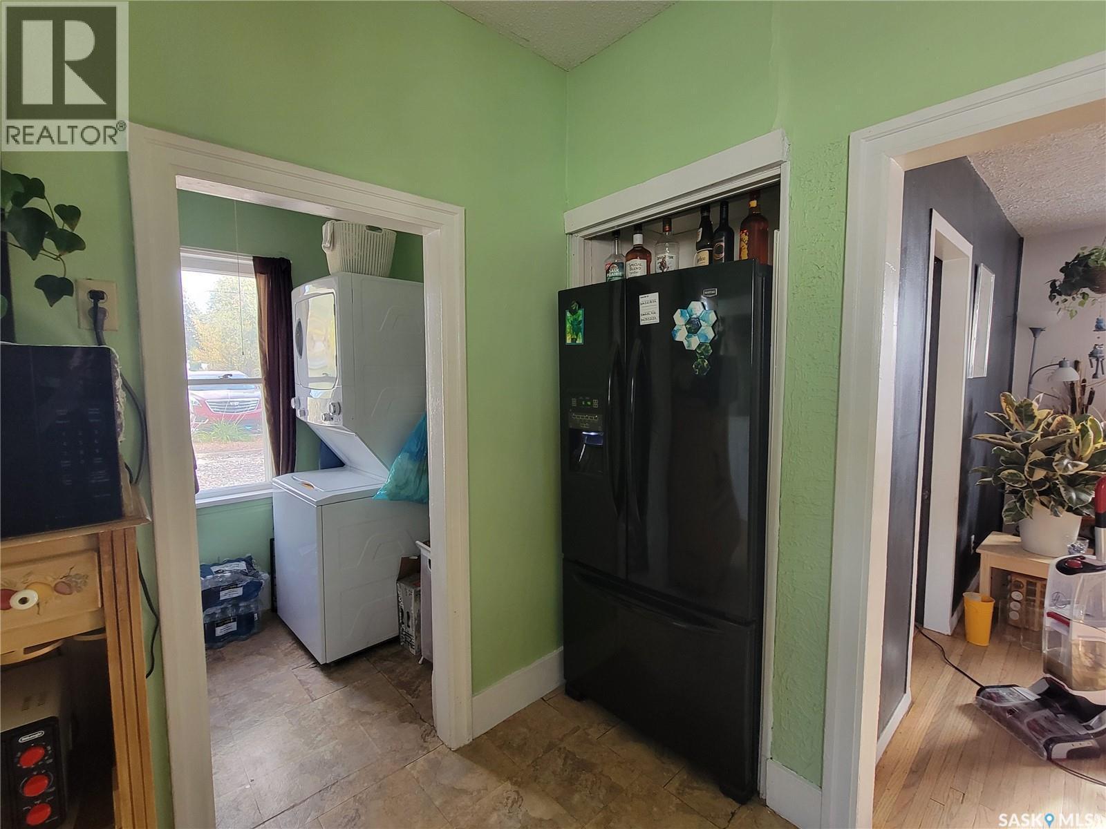 406 1St Street E, Wilkie, SK - Indoor Photo Showing Laundry Room