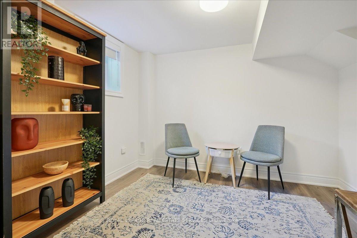 Perfect for play room, office or bedroom - 2180 Postmaster Drive, Oakville, ON - Indoor