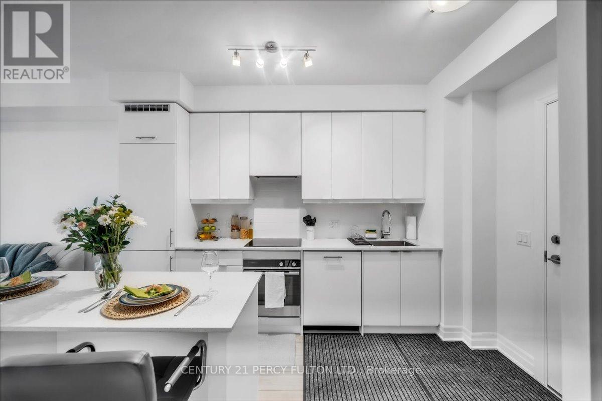 2509 - 30 Elm Drive W, Mississauga, ON - Indoor Photo Showing Kitchen