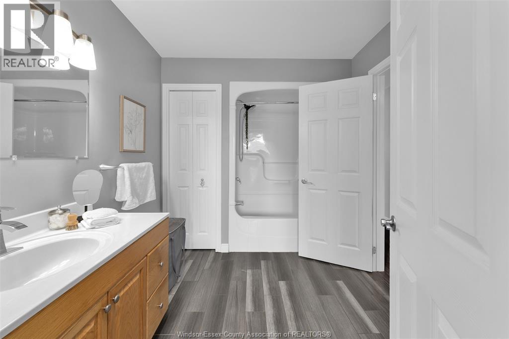 262 Columbus Drive, Lakeshore, ON - Indoor Photo Showing Bathroom